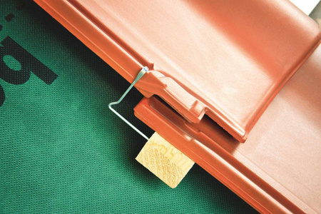 Seitenfalzklammer für Creaton Dachziegel Parotec MD 1.409/H75 S65/3 mm 100 Stück