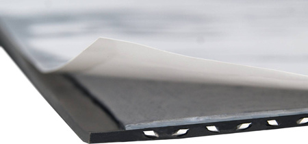 Kaminanschlussband aus armiertes EPDM, vollflächig mit Butylkleber bedeckt.