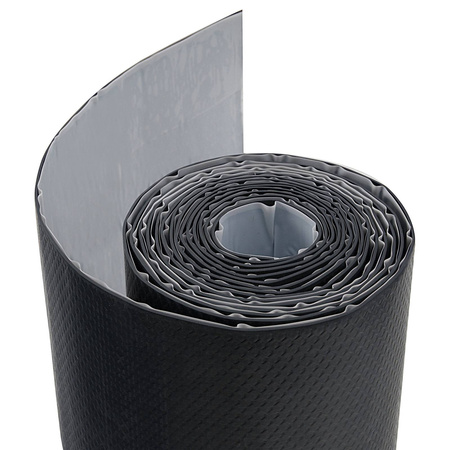 Kaminanschlussband aus armiertes EPDM, vollflächig mit Butylkleber bedeckt.