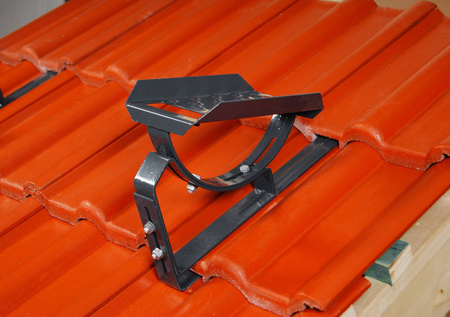 Komplettes Einzelltritt Parotec für Keramische Dachziegel und Beton Dachsteinen zum Einhängen